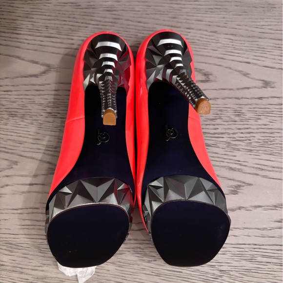 New in Box Rachel Roy Keiraah Pink Heels Size 8 - Picture 3 of 6